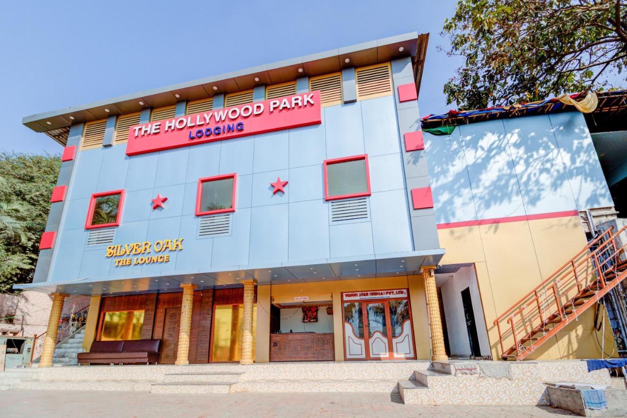 Oyo 67979 Hotel Hollywood Park Sasupada Exterior photo