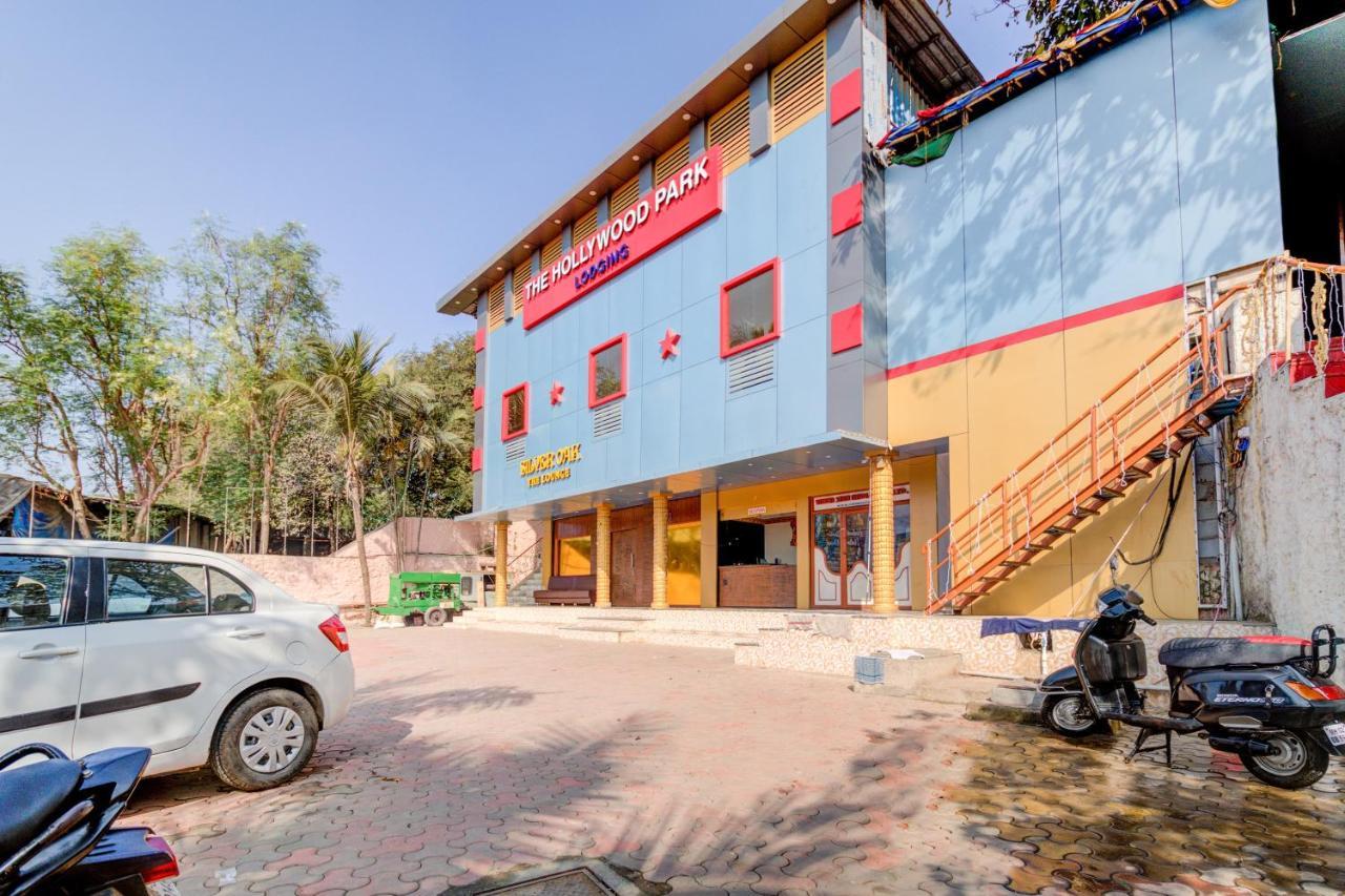 Oyo 67979 Hotel Hollywood Park Sasupada Exterior photo
