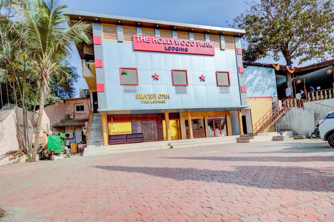 Oyo 67979 Hotel Hollywood Park Sasupada Exterior photo