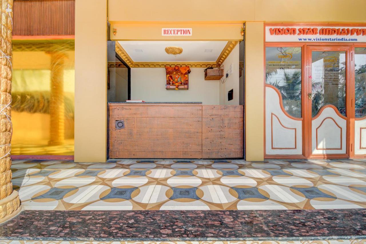 Oyo 67979 Hotel Hollywood Park Sasupada Exterior photo